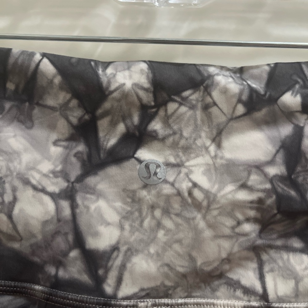 Lululemon Size 8 Wunder Under High-Rise Tight Dual Shibori Full-On Luxtreme 28'' - Picture 3 of 5